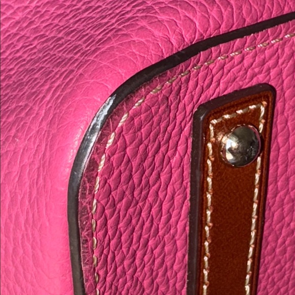 DOONEY & BOURKE Lexington shoulder bag in bright pink. - Picture 7 of 12